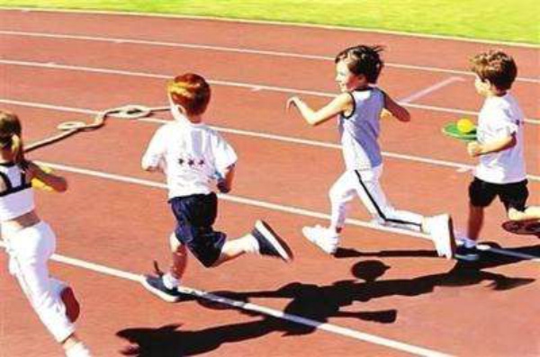 在塑膠跑道上運(yùn)動(dòng)的你懂得它是怎么制作的嗎？