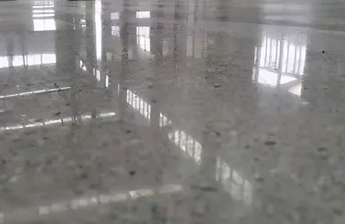 超平地坪系統(tǒng)的優(yōu)點(diǎn)與施工工藝流程是什么？